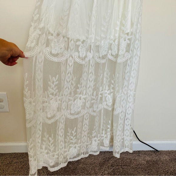 White Lace Off the Shoulder Boho Style Maxi Dress - Picture 4 of 15